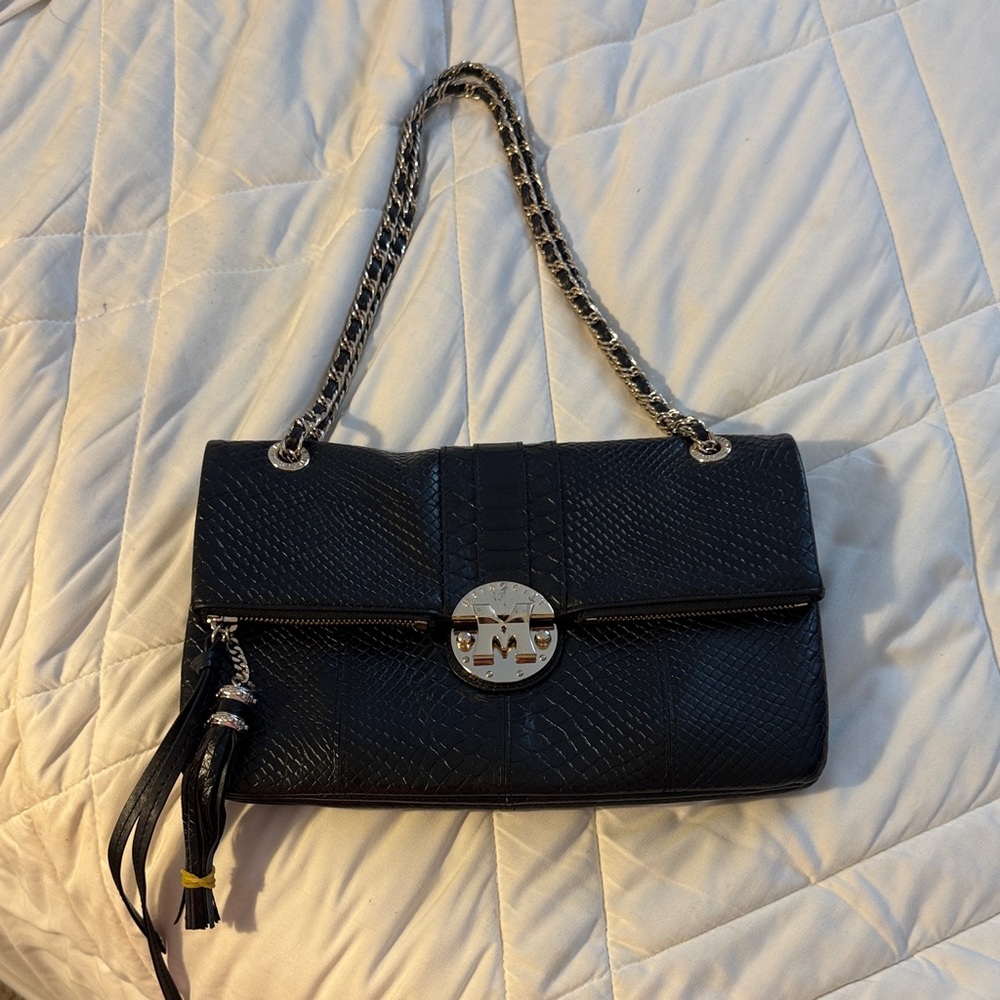 Chic Black Shoulder Bag with Chain Strap